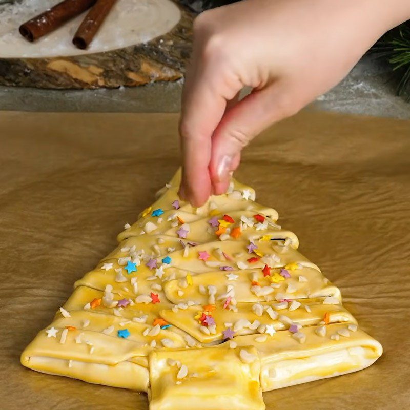 Step 2 Bake the Chocolate-filled Pine Tree Cake