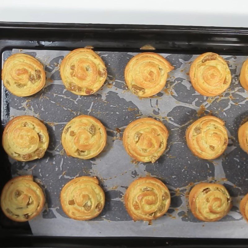 Step 4 Bake Danish grape pastry