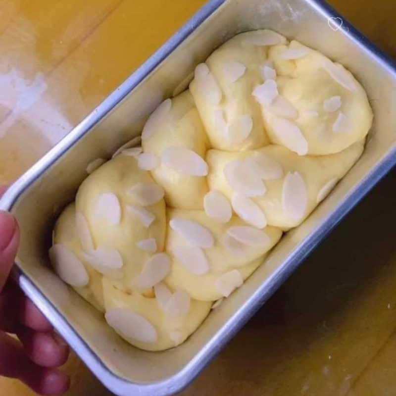 Step 4 Baking the cake Cucumber flower bread (recipe shared by users)