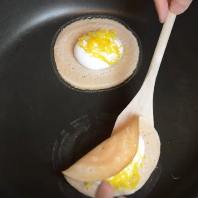 Step 4 Baking the Thai Pancakes (Khanom Buang)