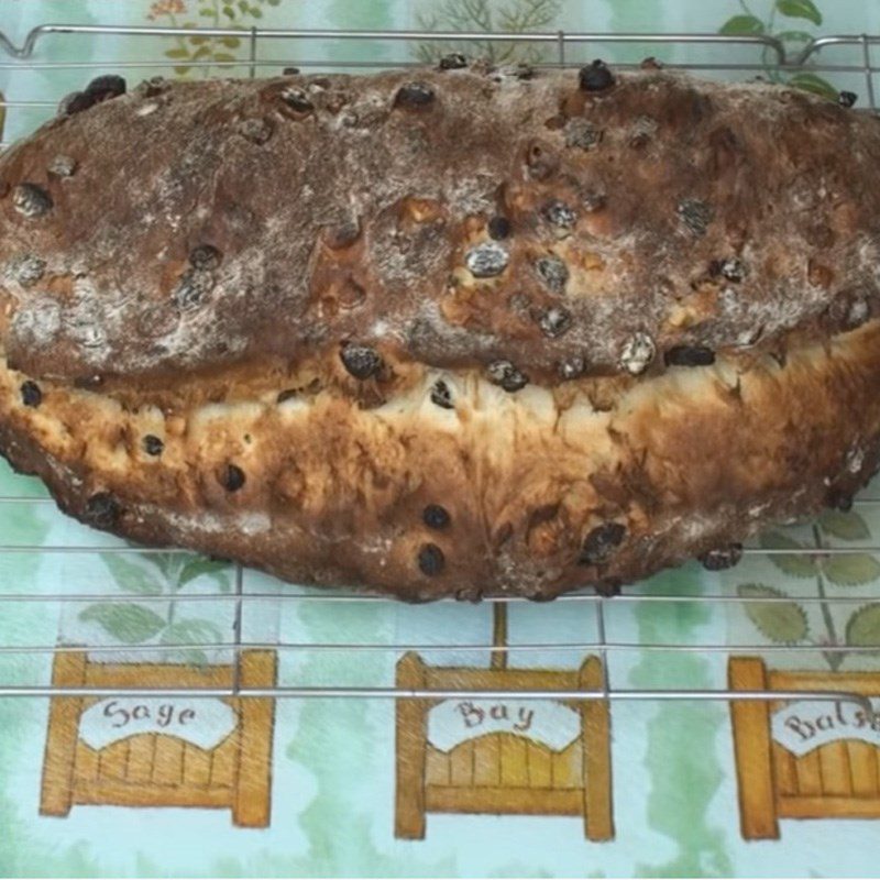 Step 7 Bake the almond-filled stollen cake