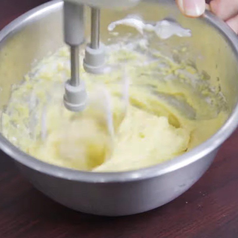 Step 2 Mixing the batter for Roll Cake