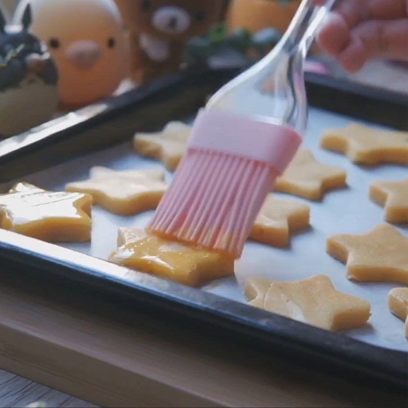 Step 5 Baking salted egg cookies without an oven