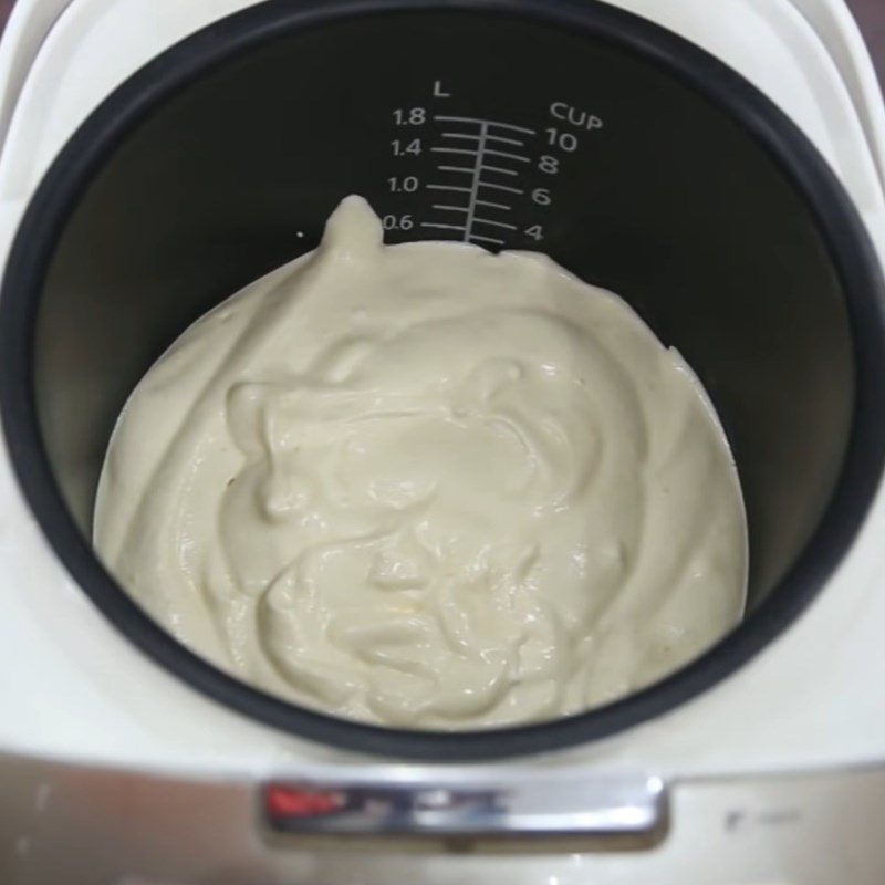 Step 4 Bake cake with rice cooker