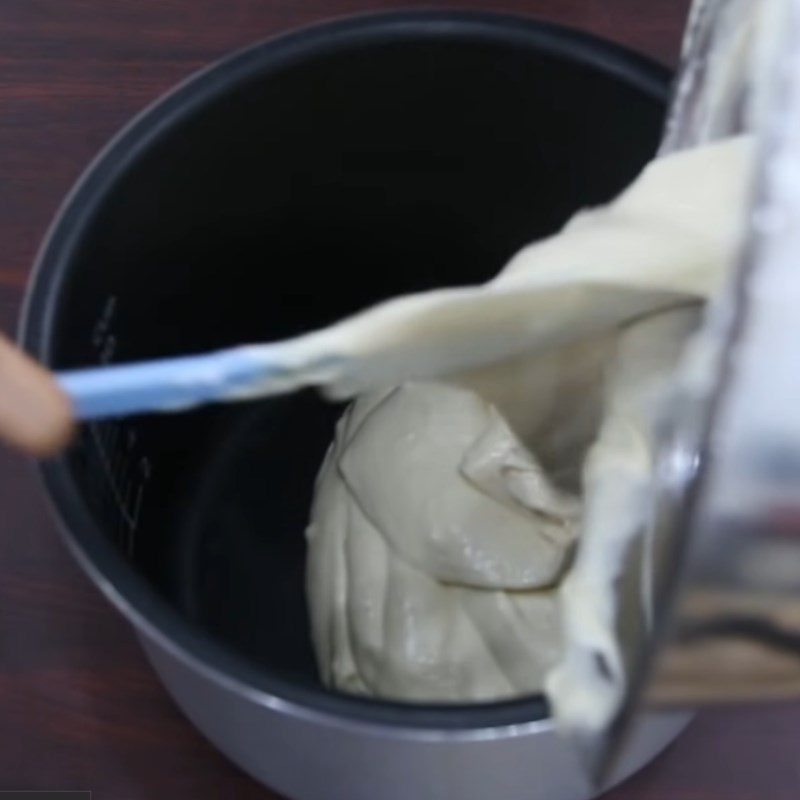 Step 4 Baking the cake Sponge cake using a rice cooker