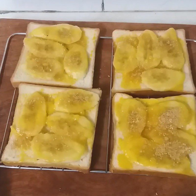 Step 3 Bake the bread Grilled banana sandwich with butter