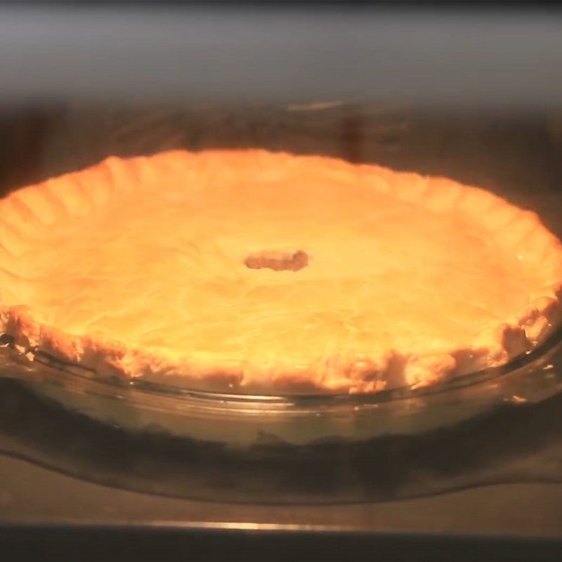 Step 8 Baking the cake Potato Beef Cake - La tourtiere