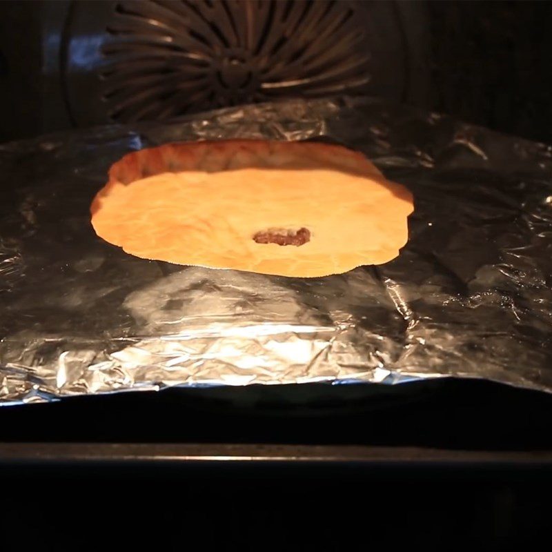 Step 8 Baking the cake Potato Beef Cake - La tourtiere