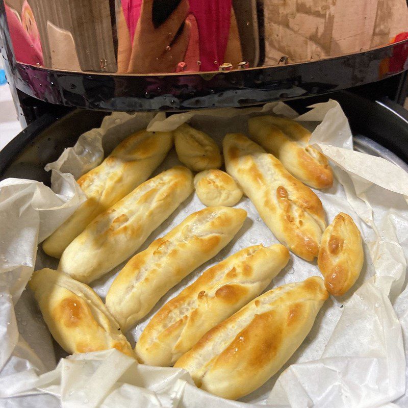 Step 3 Bake mini bread using an air fryer (recipe shared by a user)