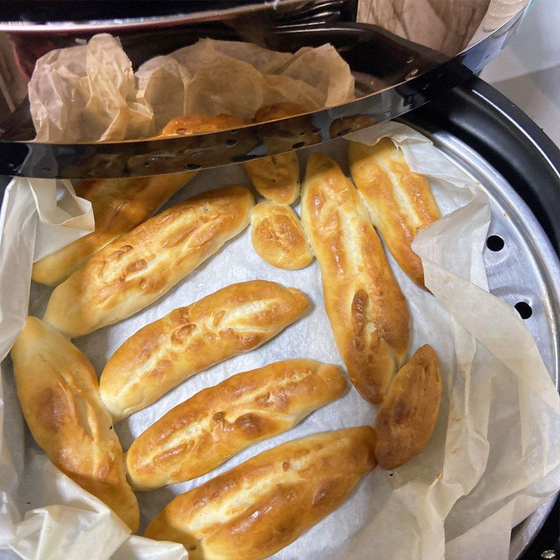 Step 3 Bake mini bread using an air fryer (recipe shared by a user)