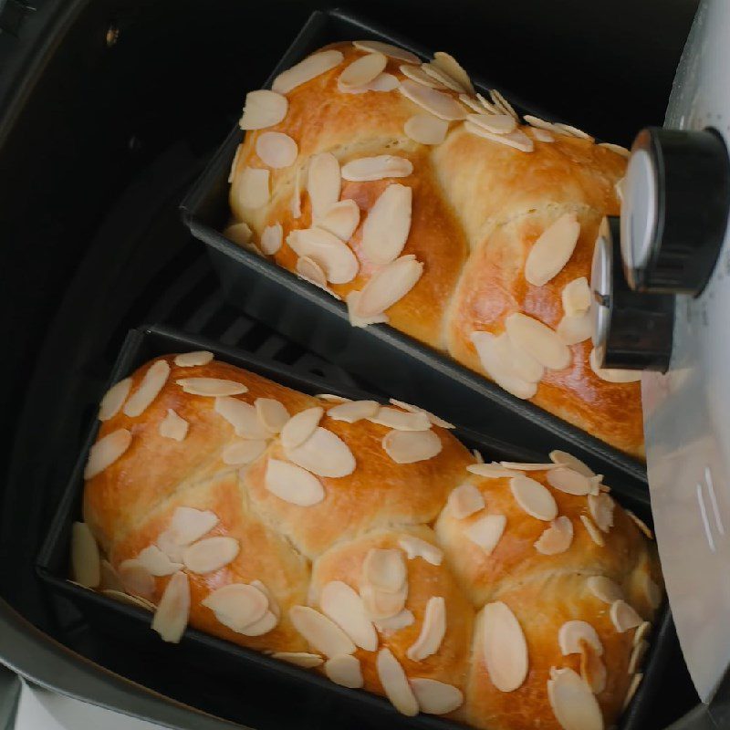 Step 5 Baking the cake No-knead chrysanthemum bread