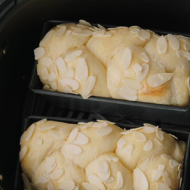 Step 5 Baking the cake No-knead chrysanthemum bread