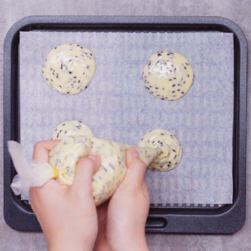 Step 3 Bake the bread for Korean Black Sesame Bread