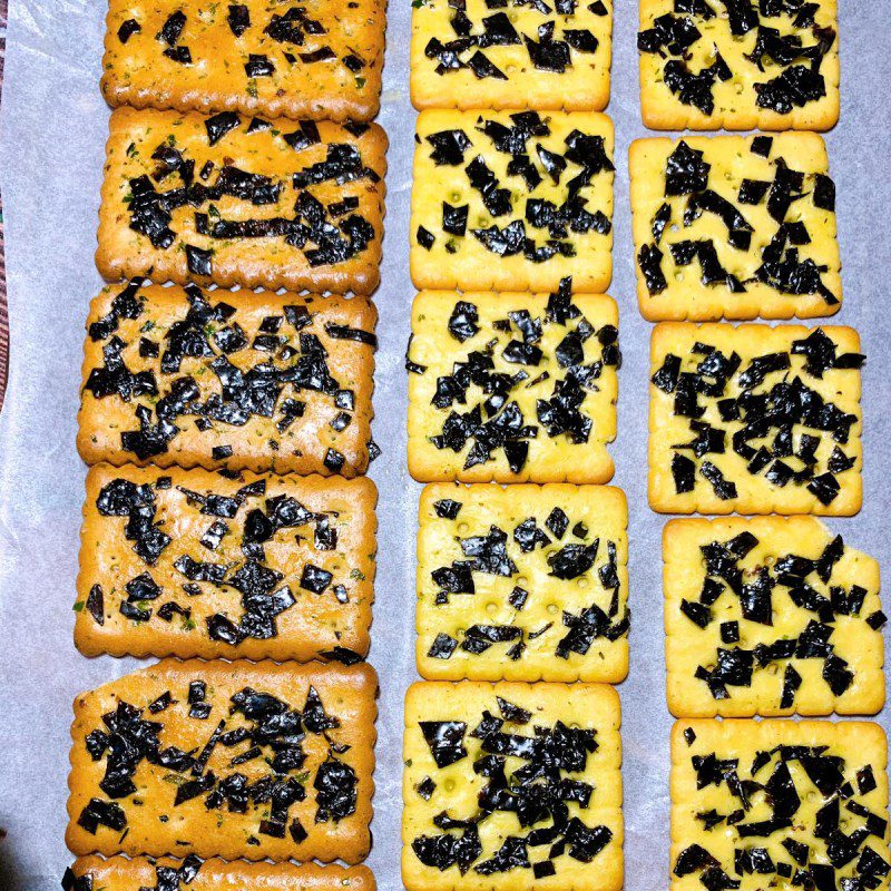 Step 2 Bake the cookies Seaweed cookies with cheese filling