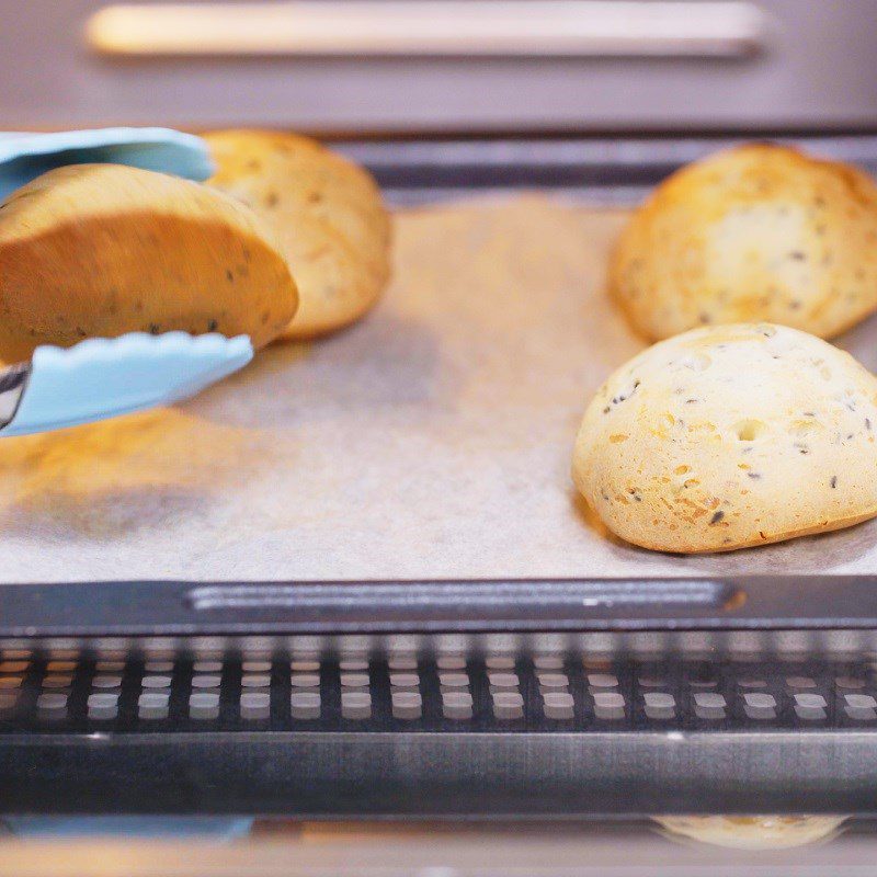 Step 3 Bake the bread for Korean Black Sesame Bread