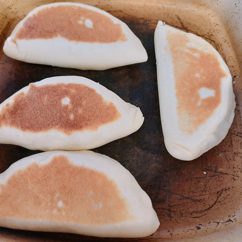 Step 5 Baking bread in a pan Chocolate molten bread (recipe shared by a user)