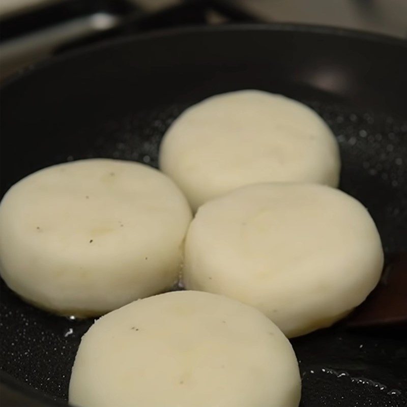 Step 5 Frying the Bread in a Pan Potato Cheese Bread in a Pan