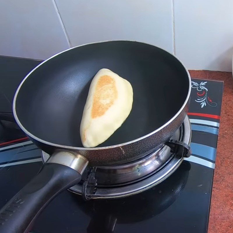 Step 4 Baking bread with a pan Chocolate cream filled bread