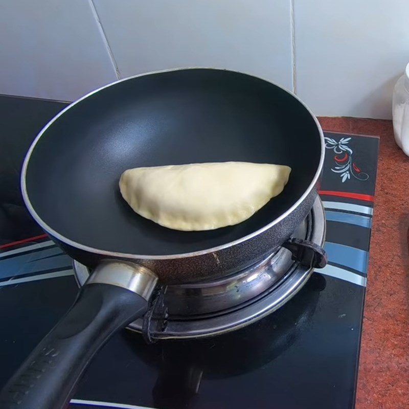 Step 4 Baking bread with a pan Chocolate cream filled bread