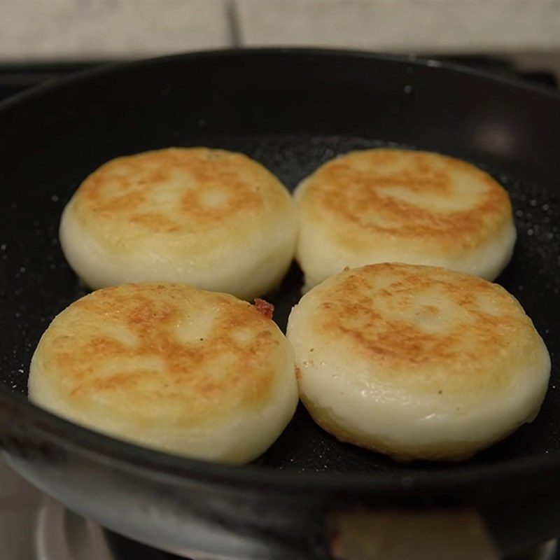 Step 5 Frying the Bread in a Pan Potato Cheese Bread in a Pan