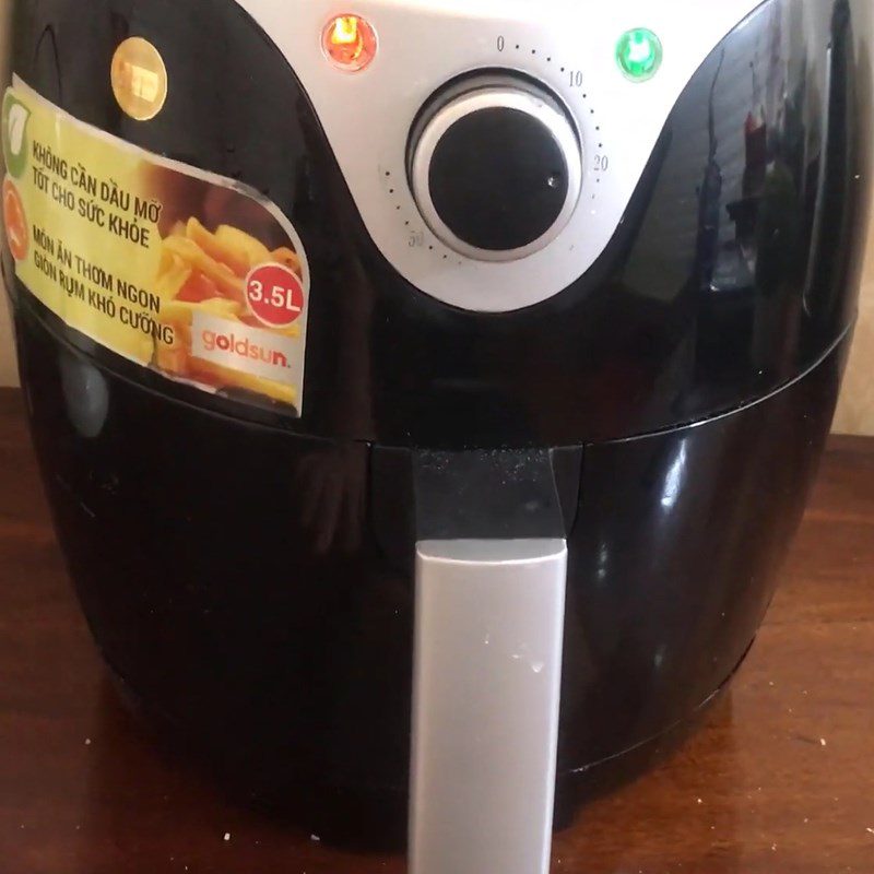 Step 5 Bake the bread using an air fryer Raisin bread using an air fryer