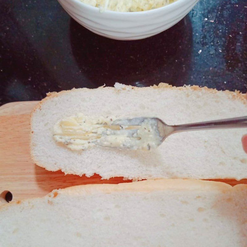 Step 2 Toasting garlic butter bread using an air fryer