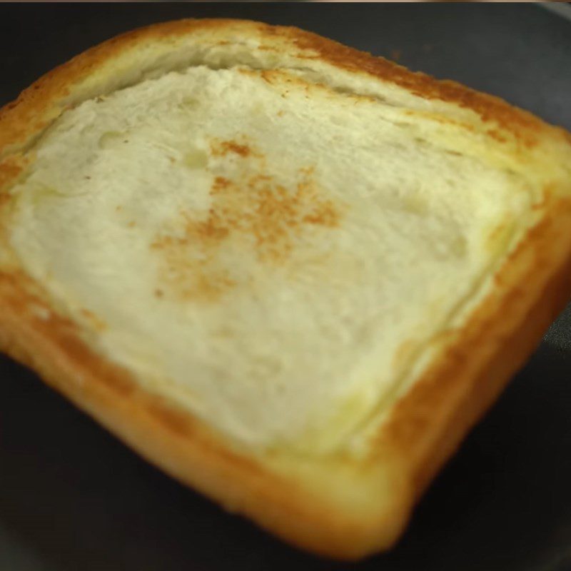 Step 3 Toasting bread with a pan Caramel banana egg toast sandwich