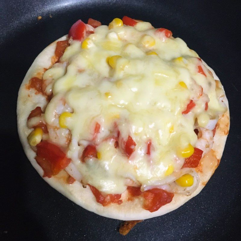 Step 5 Baking pizza Seafood pizza in a non-stick pan