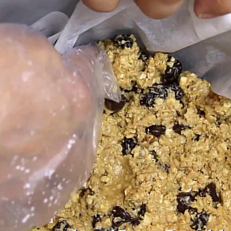 Step 3 Divide the dough and bake cookies using a rice cooker Oatmeal chocolate cookies using a rice cooker