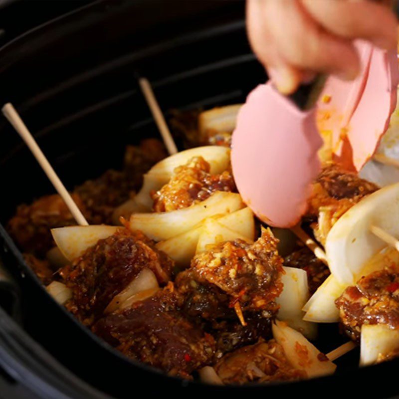 Step 4 Grill beef skewers with satay