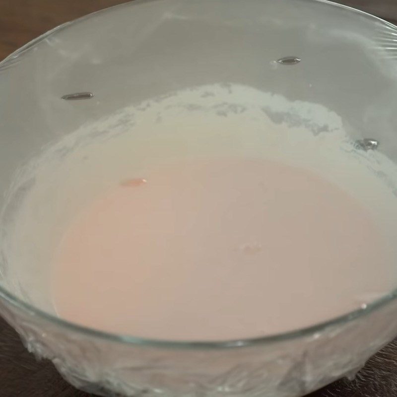 Step 3 Baking the cake batter in the microwave Korean glutinous rice cake with strawberry yogurt cream filling using microwave