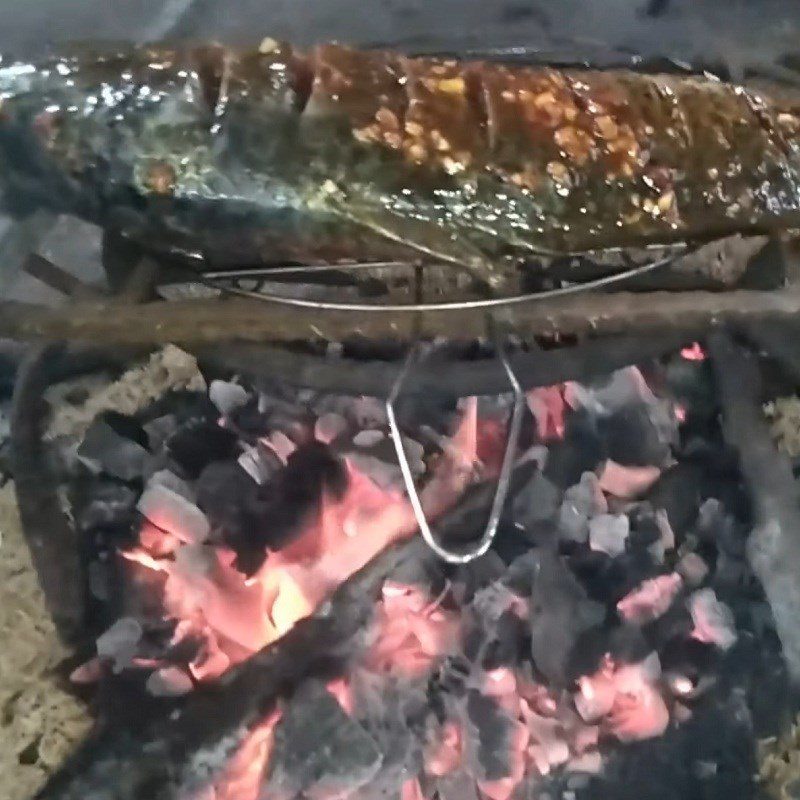 Step 3 Grilling the fish Grilled carp with salt and chili