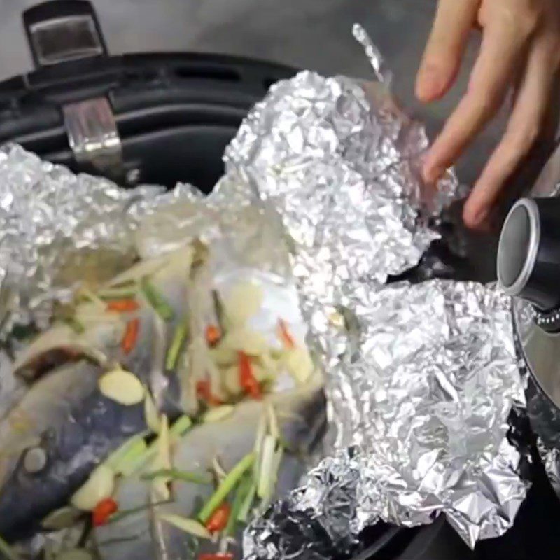 Step 3 Grill the pomelo fish Pomelo fish grilled with an air fryer