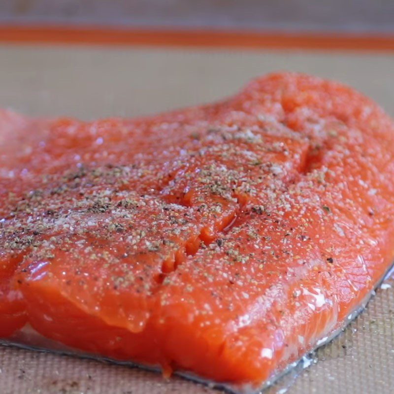 Step 2 Grill the salmon for Salmon Fish Cake with Bell Pepper