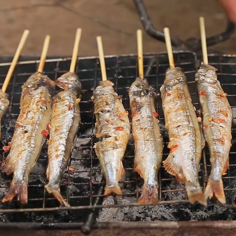 Step 3 Grilling Fish Eggs Grilled Fish Eggs with Chili Salt