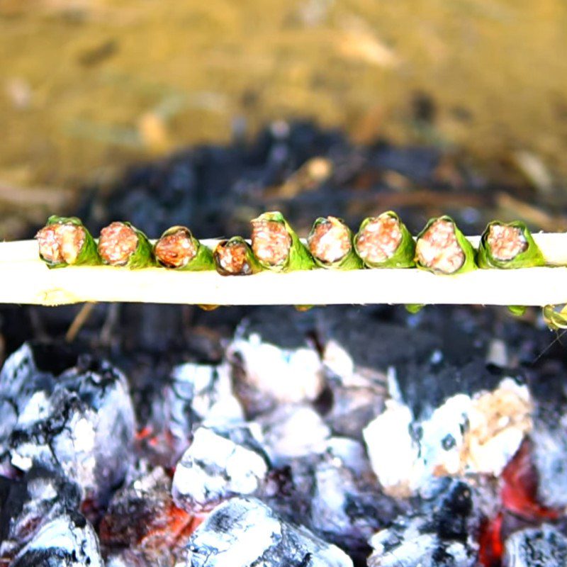 Step 4 Grilling the Meat Grapefruit Leaf Rolls