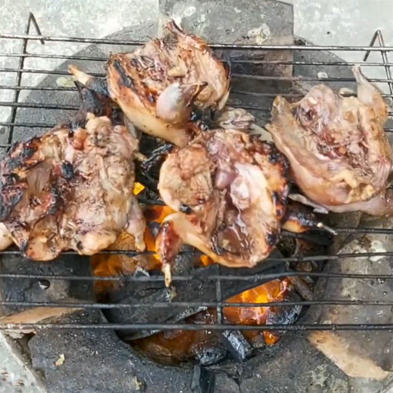 Step 3 Grilling quail Honey oyster sauce grilled quail