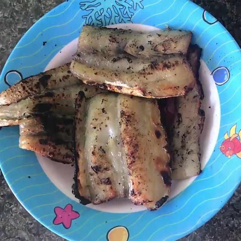 Step 3 Grill until cooked and shred dried fish Salad with cashew fruit and dried fish