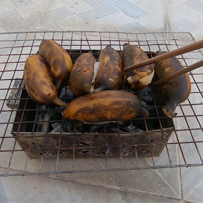 Step 3 Grilled banana with coconut milk