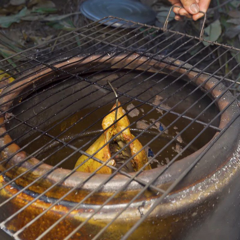 Step 3 Grill the chicken Grilled chicken in clay pot