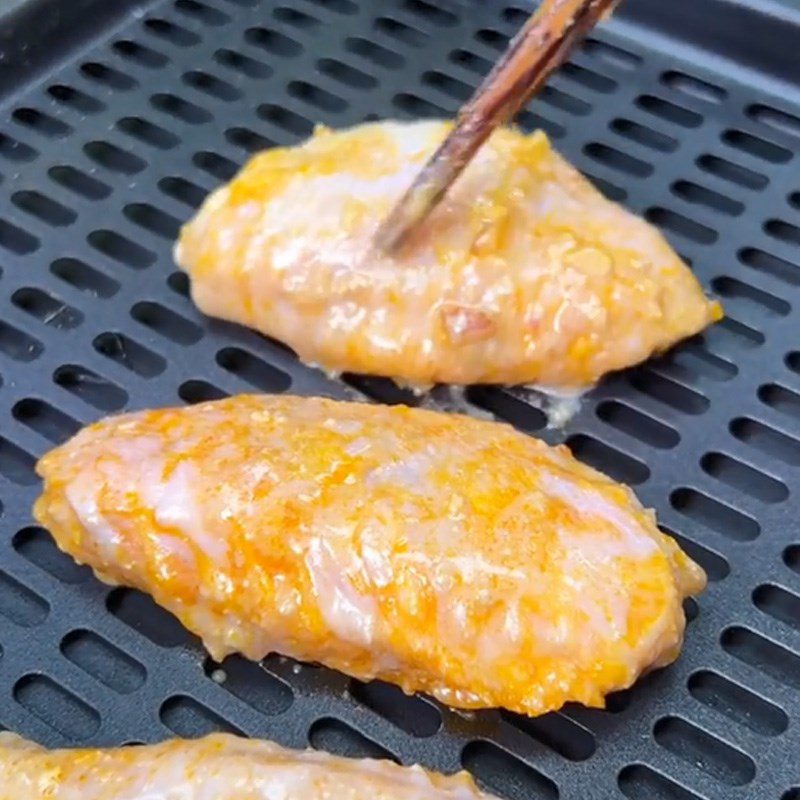 Step 3 Grilling chicken with an air fryer Grilled chicken with an air fryer