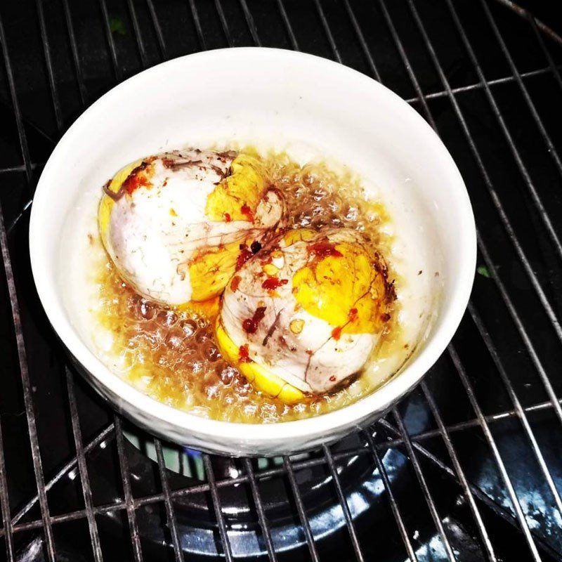 Step 4 Roasting duck eggs Duck eggs roasted with chili salt (Recipe shared by user)