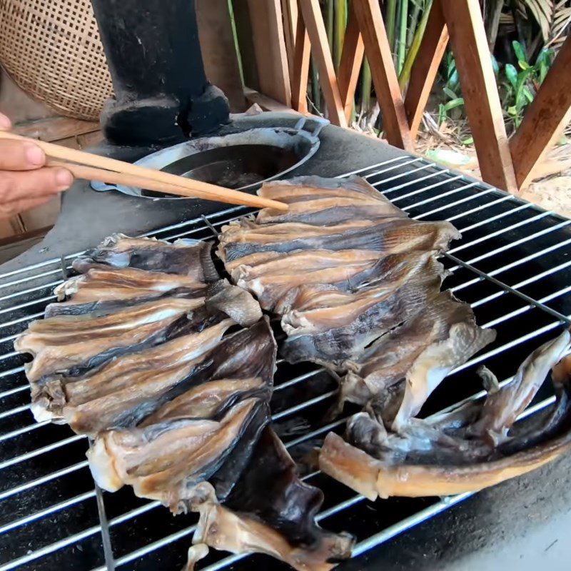 Step 3 Grilled stingray Grilled stingray with garlic and chili