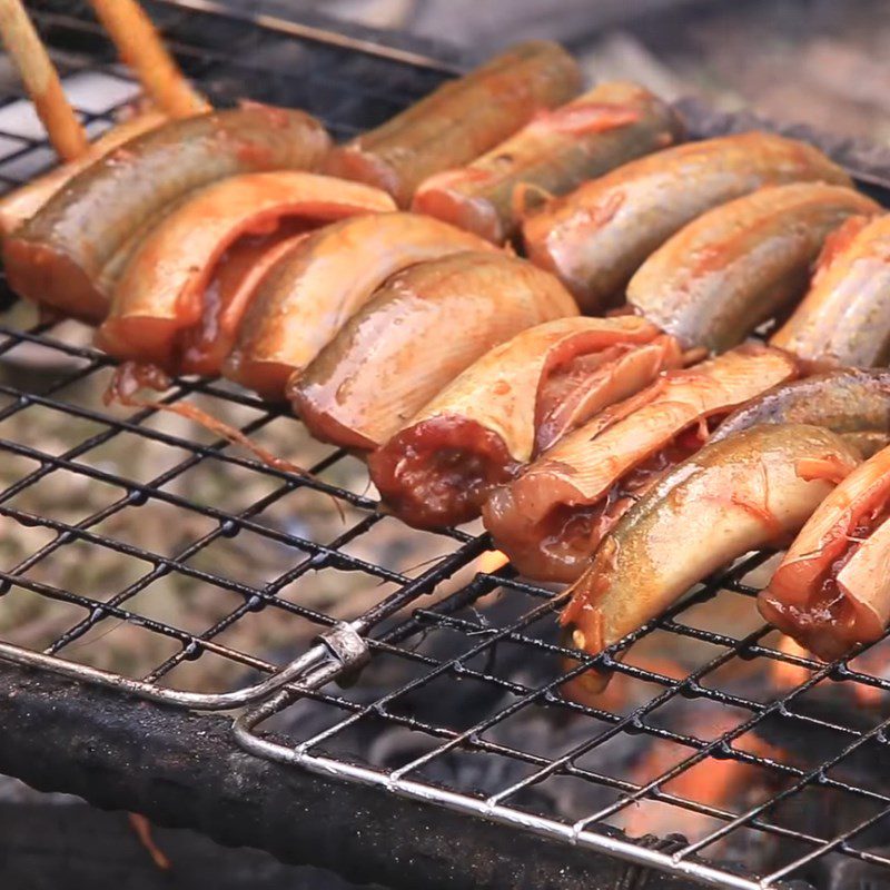 Step 4 Grilling eel Grilled eel with satay