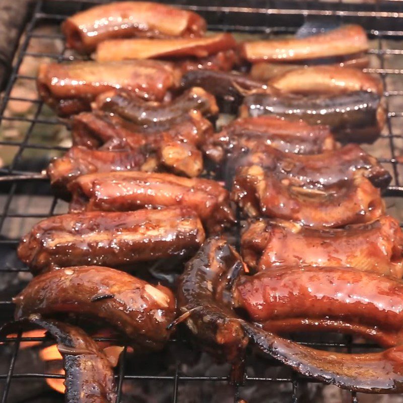 Step 4 Grilling eel Grilled eel with satay