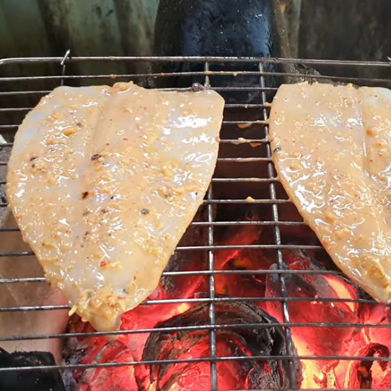 Step 3 Grill the squid Grilled squid with fermented bean curd