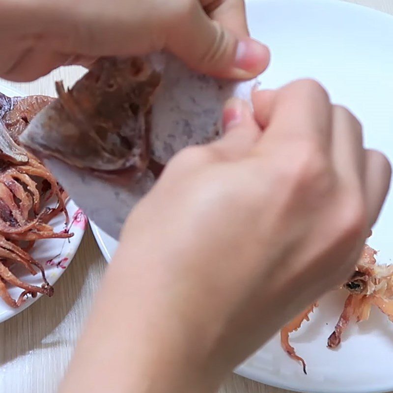 Step 1 Grill the squid Dried squid with tamarind sauce