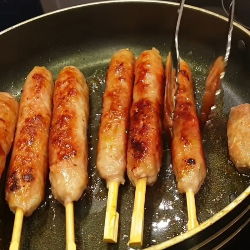 Step 5 Grilling nem Grilled nem from the southwestern region using a pan