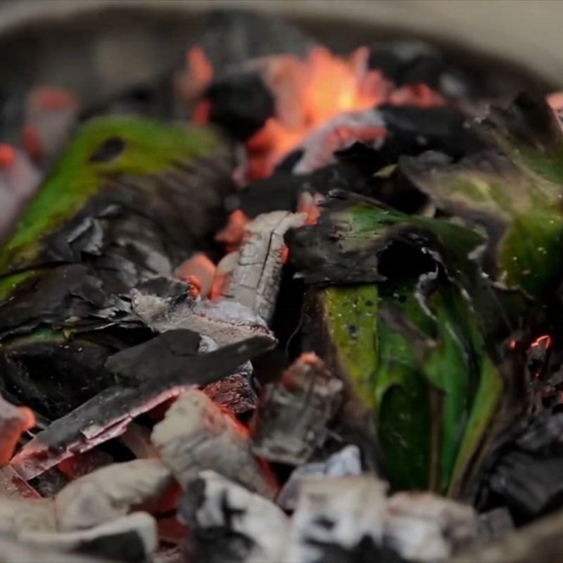 Step 5 Grilling the spring rolls Nem nướng Thanh Hóa