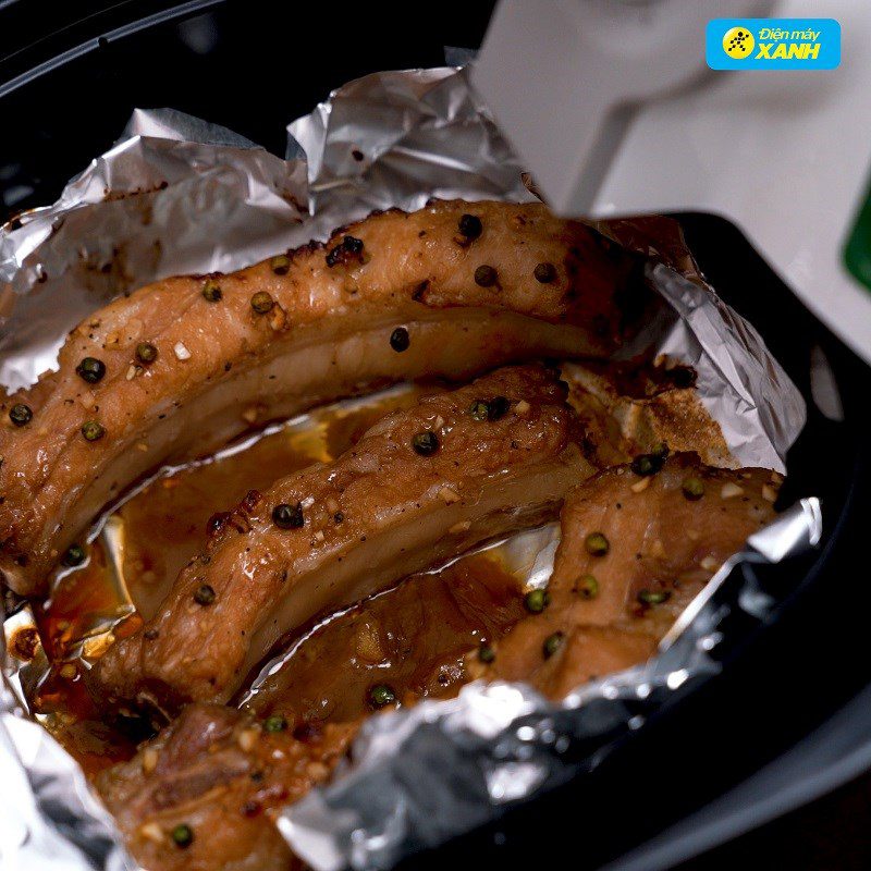 Step 4 Grill the ribs in the air fryer Grilled ribs with green pepper